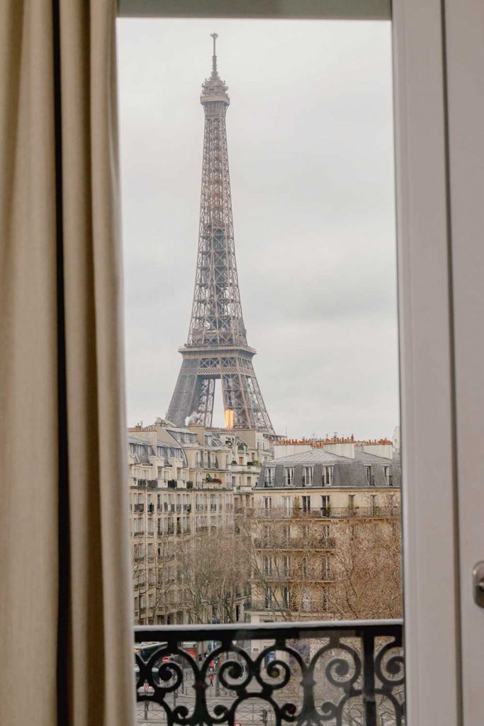 Fenêtre avec vue sur la tour Eiffel - Rideaux Alba